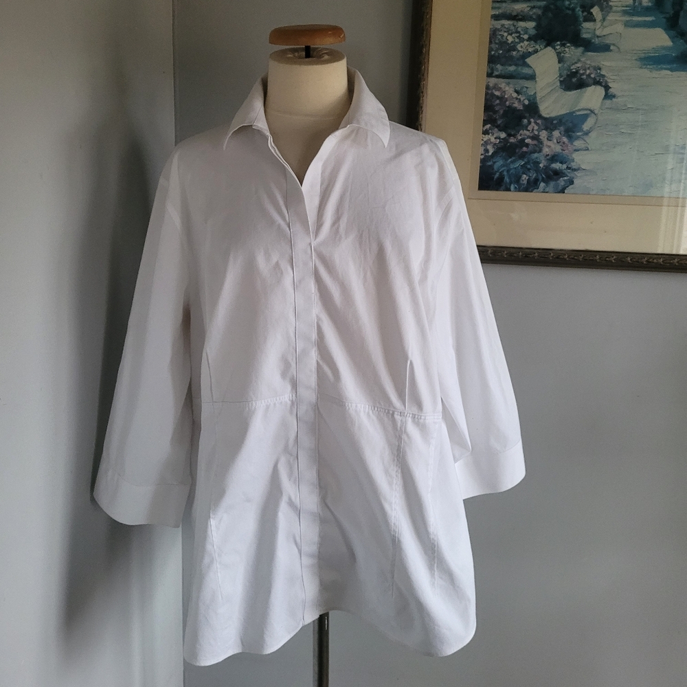 Jones&CO Woman White Button-Up Shirt Size 22W